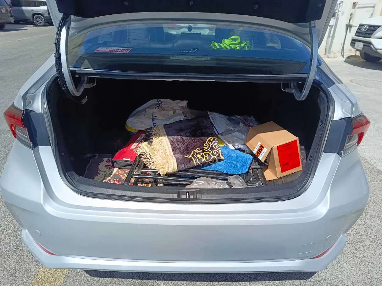 Car image 24