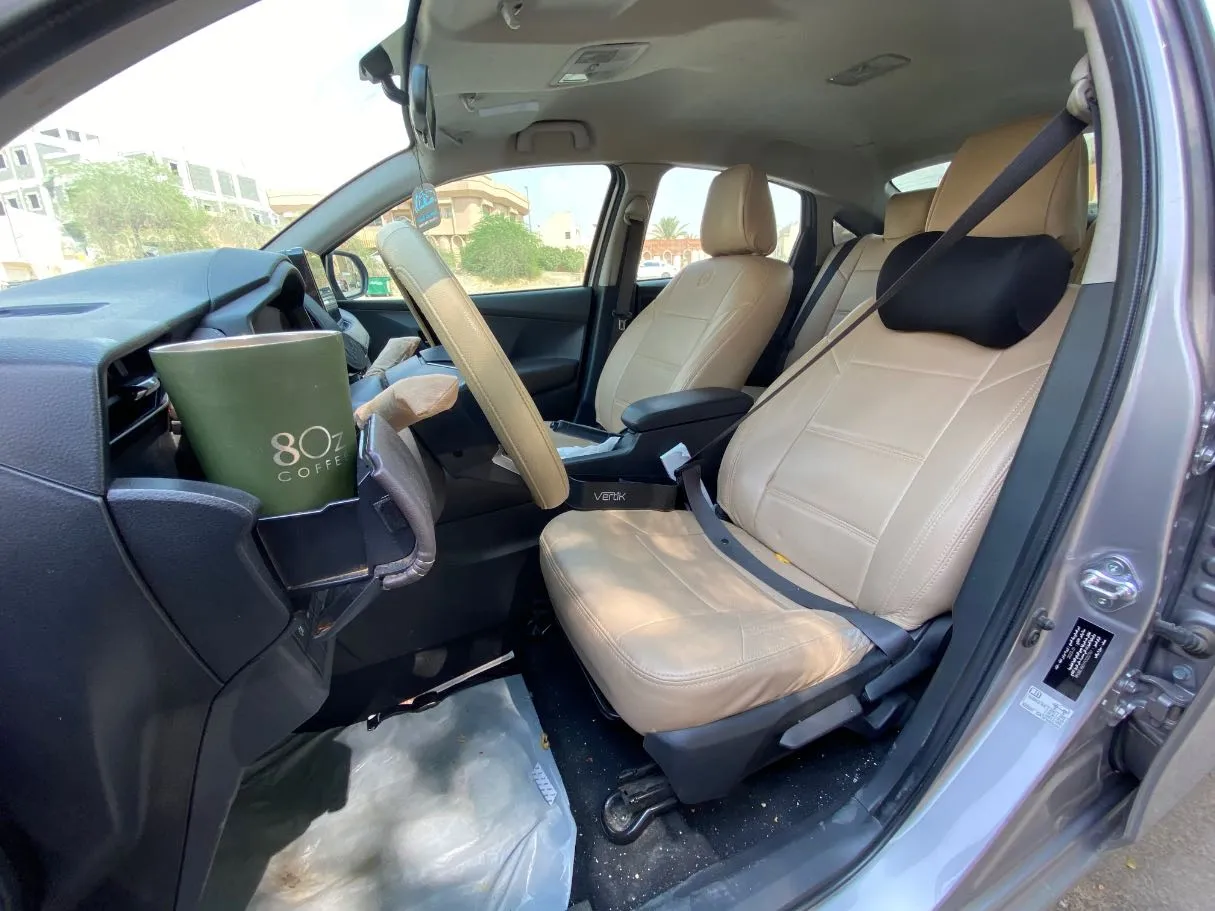 Car image 11