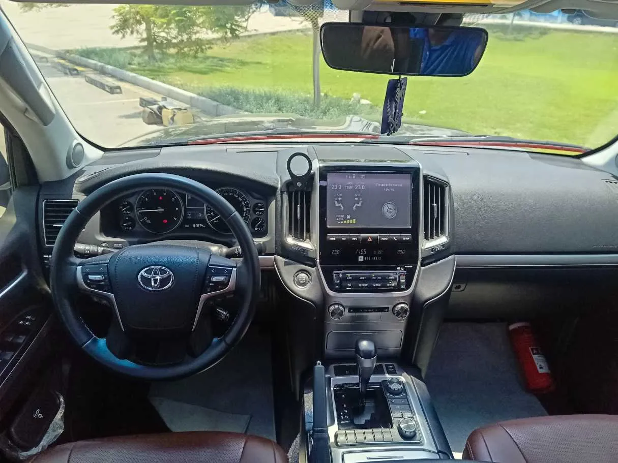 Car image 22