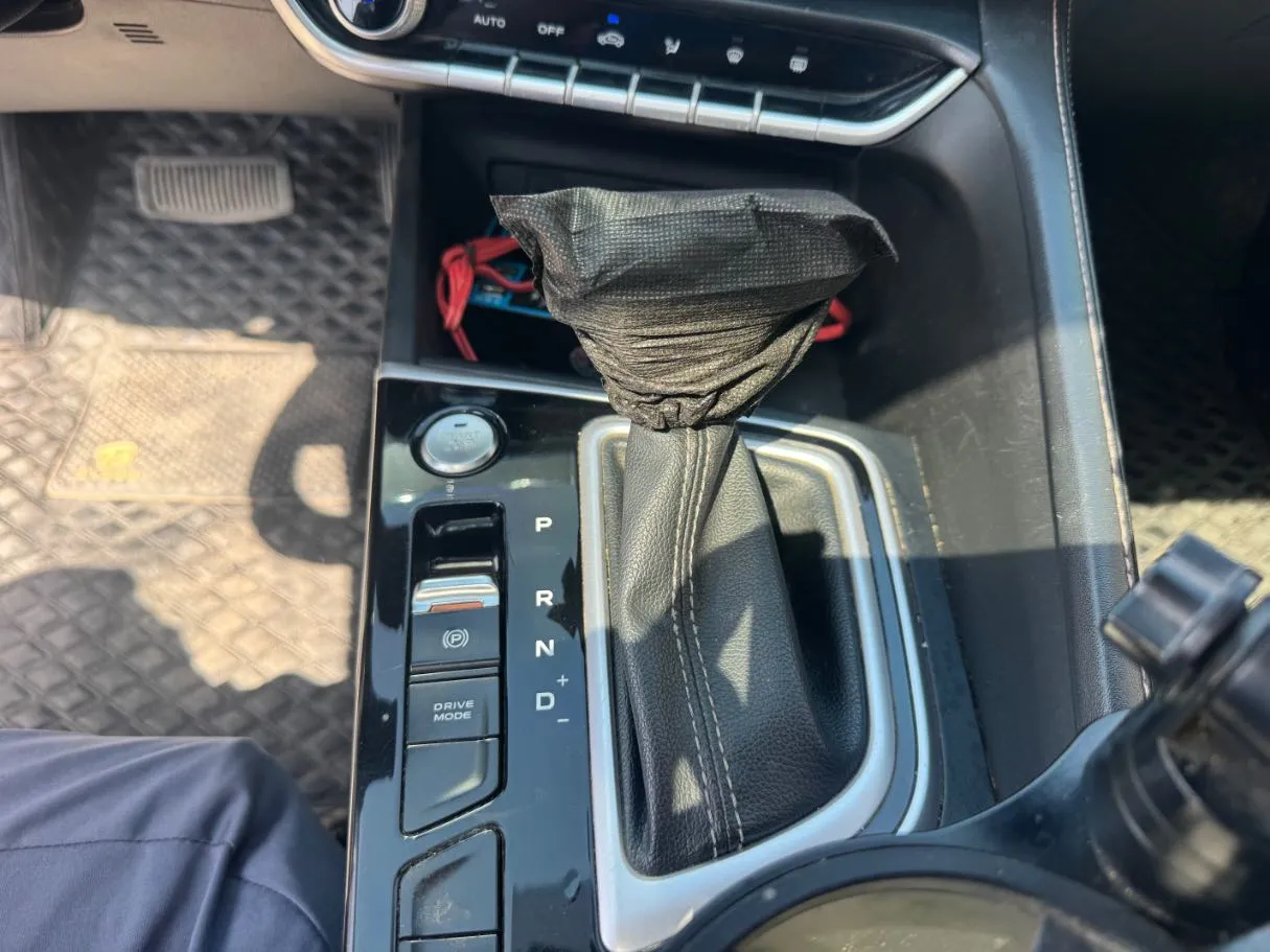 Car image 15