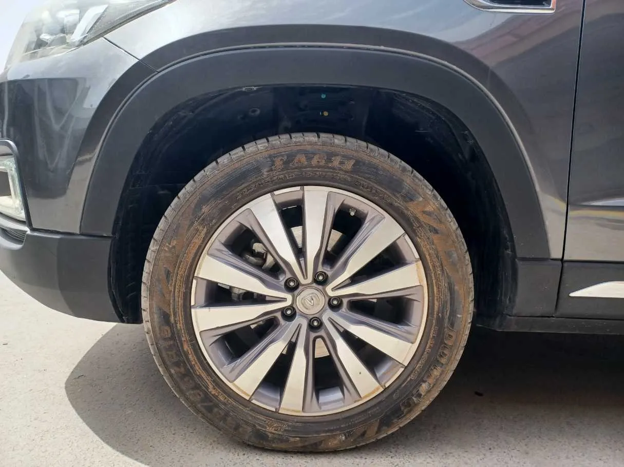Car image 8