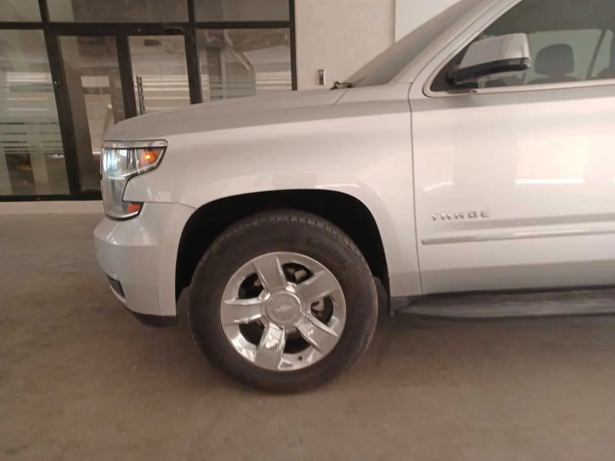 Car image 9