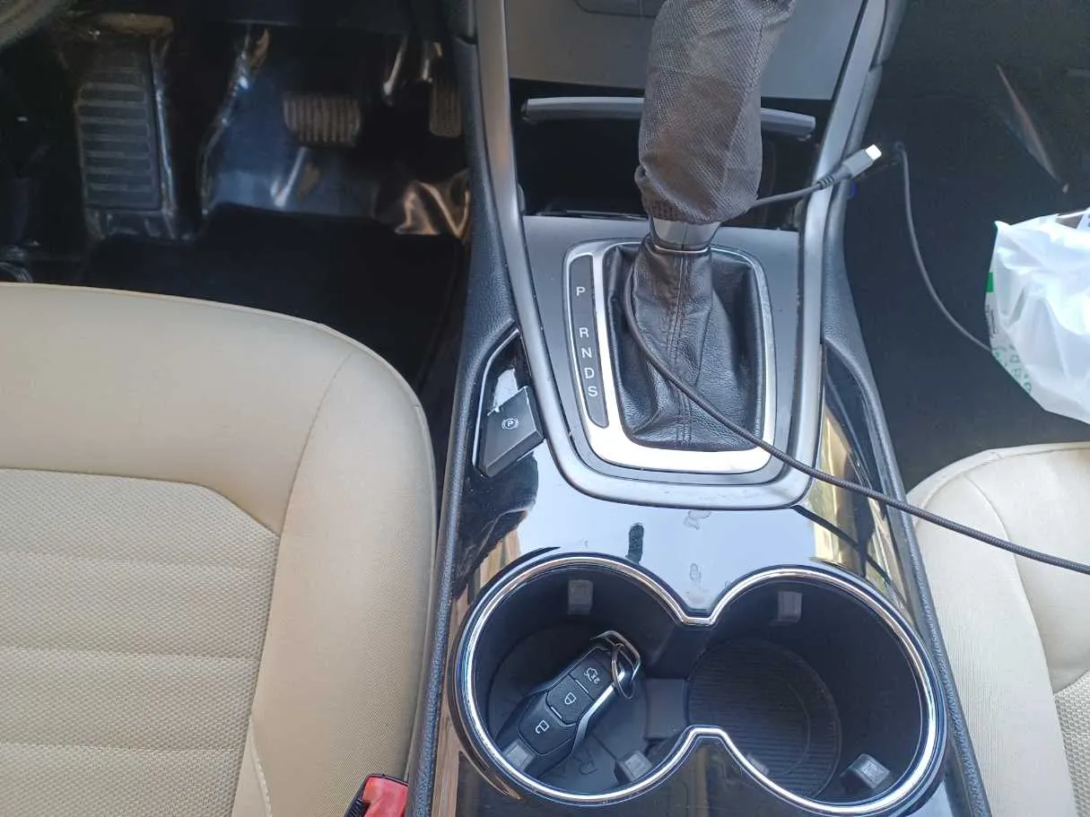 Car image 14