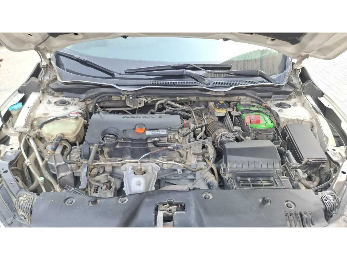 Car image 19