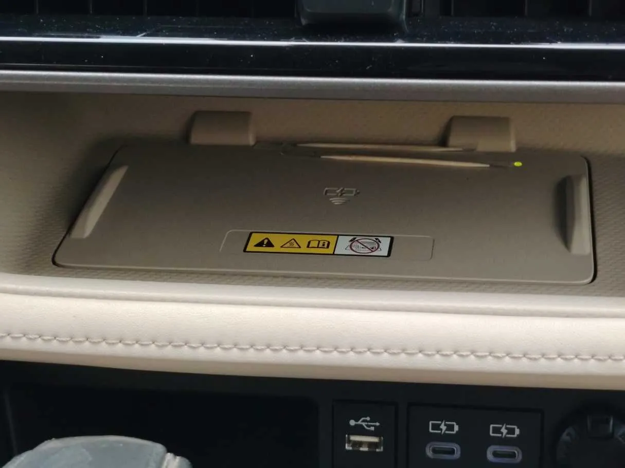 Car image 30