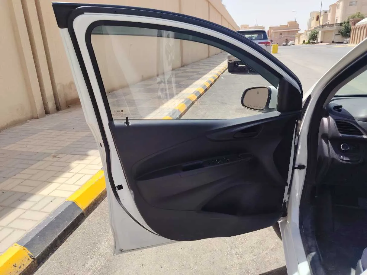 Car image 11