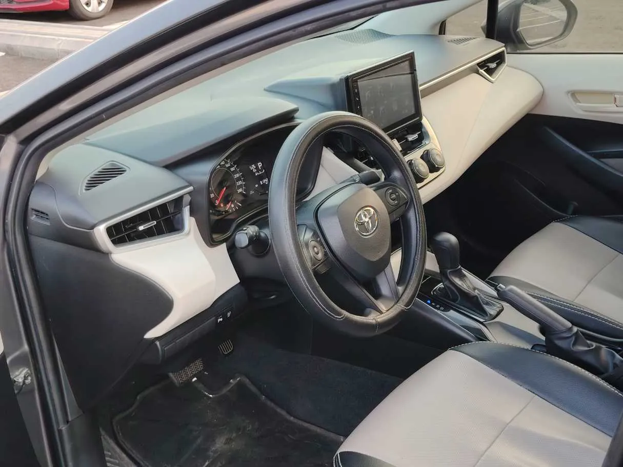 Car image 12