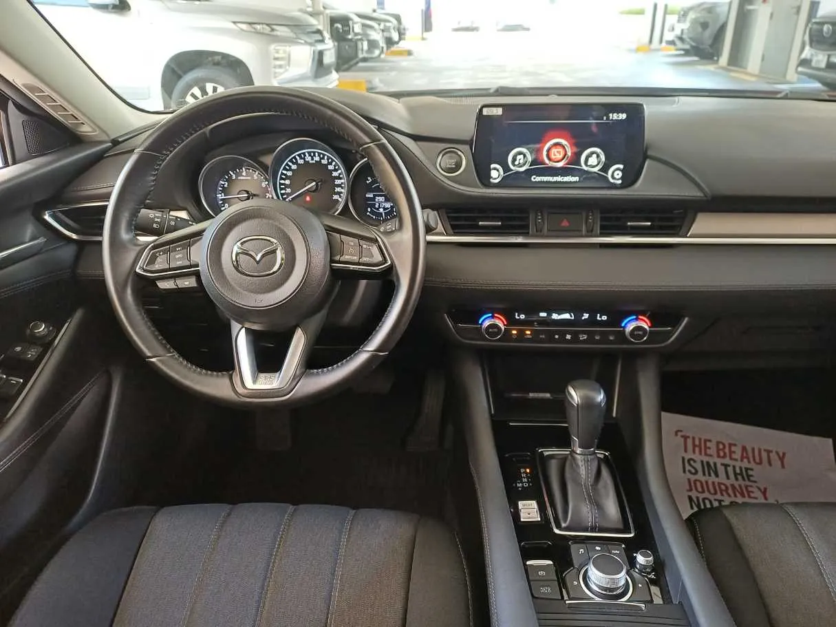 Car image 17
