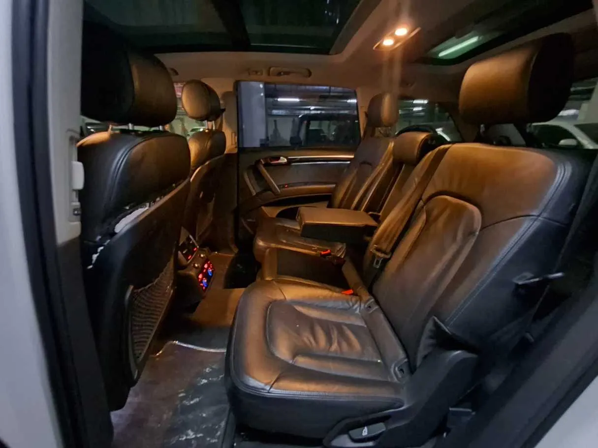 Car image 13