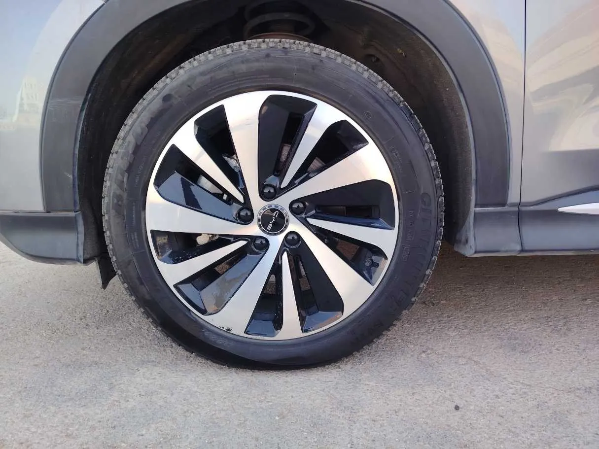Car image 10