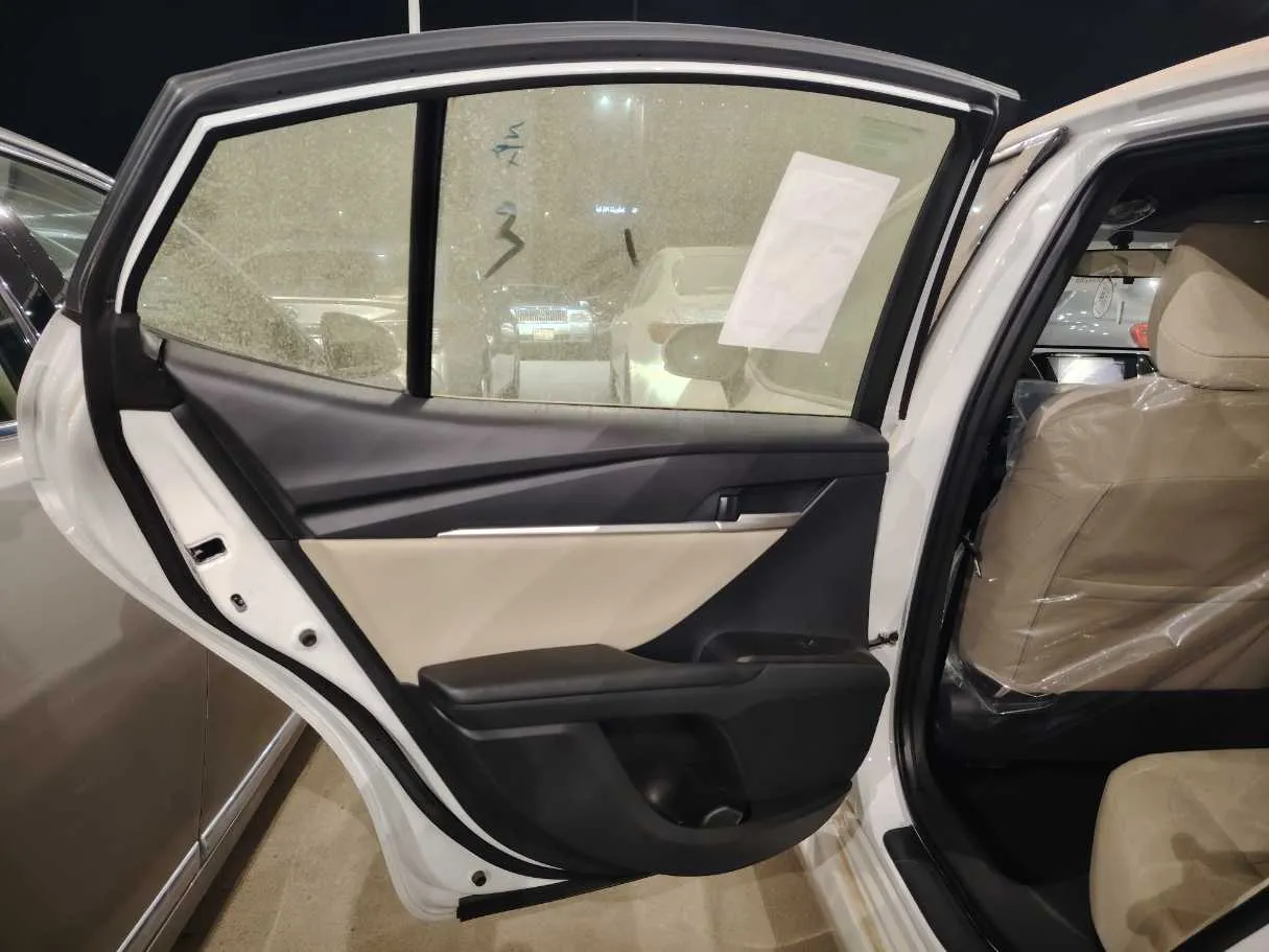 Car image 20