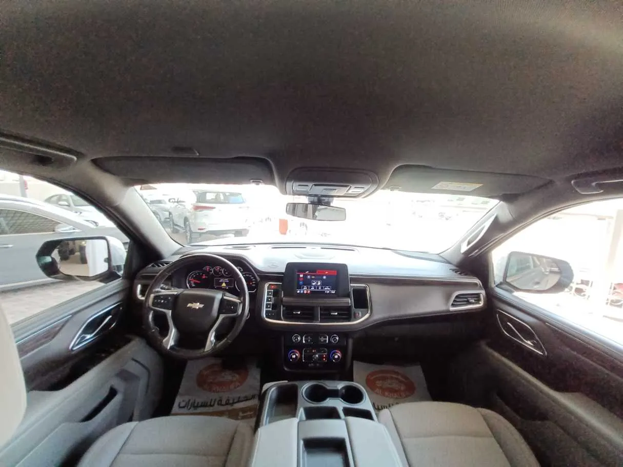 Car image 13