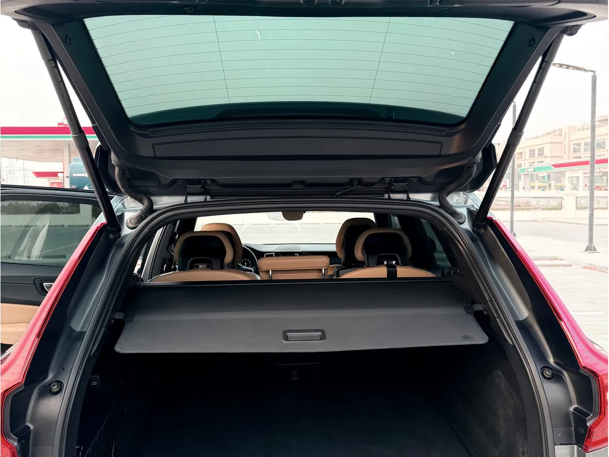 Car image 12