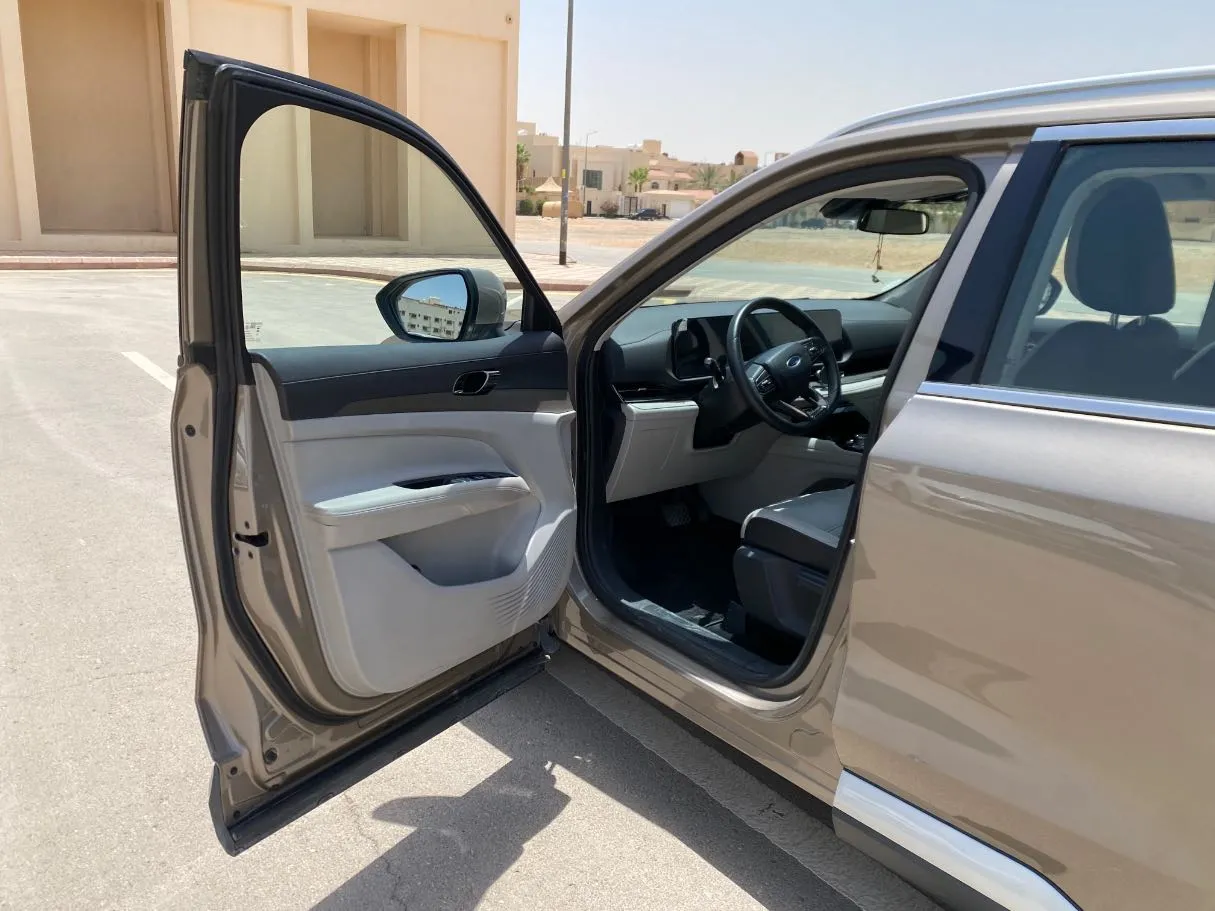 Car image 10