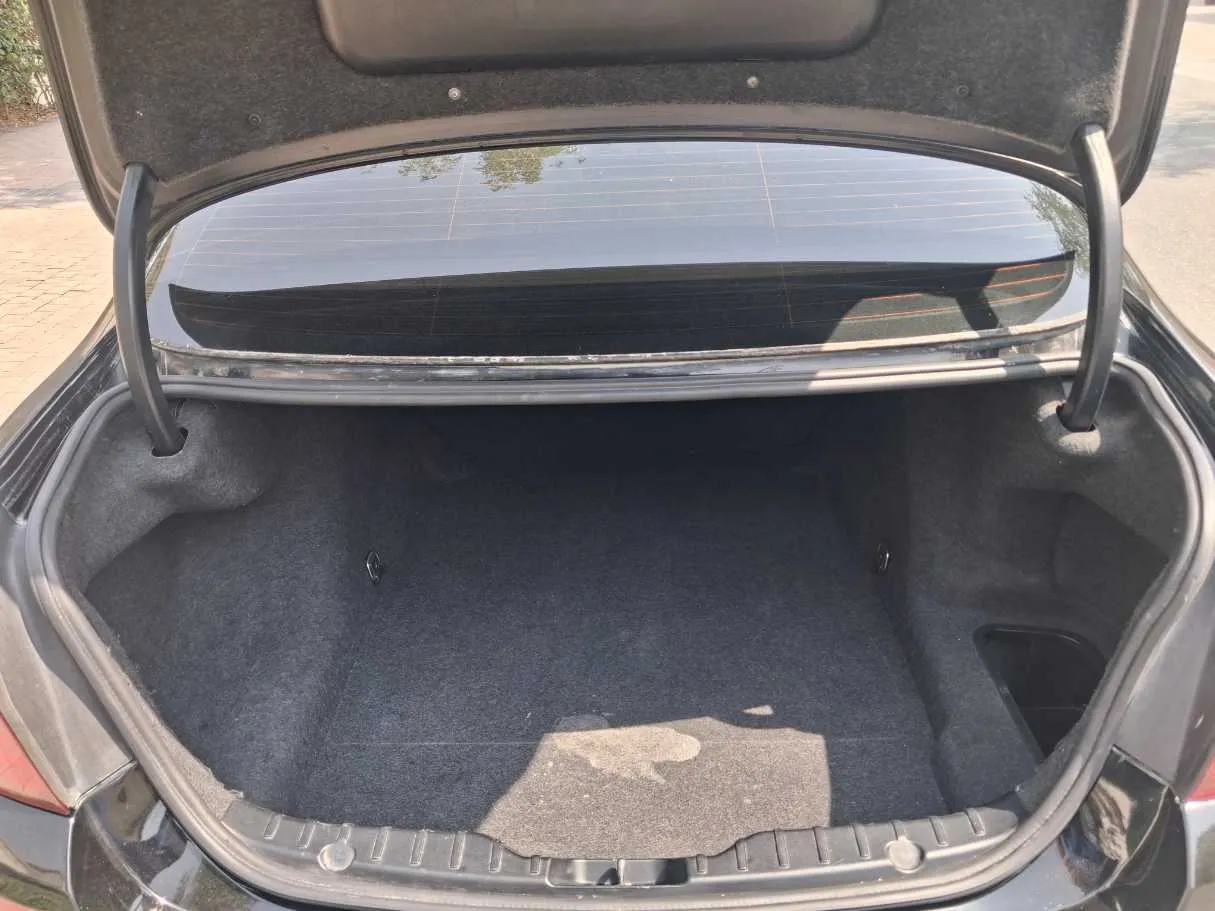 Car image 19
