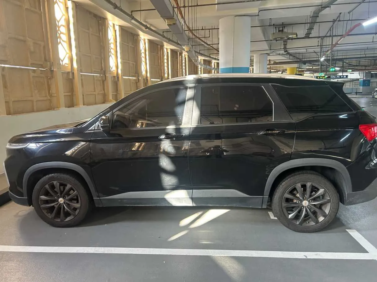 Car image 4