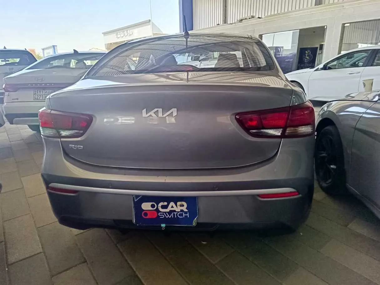 Car image 5