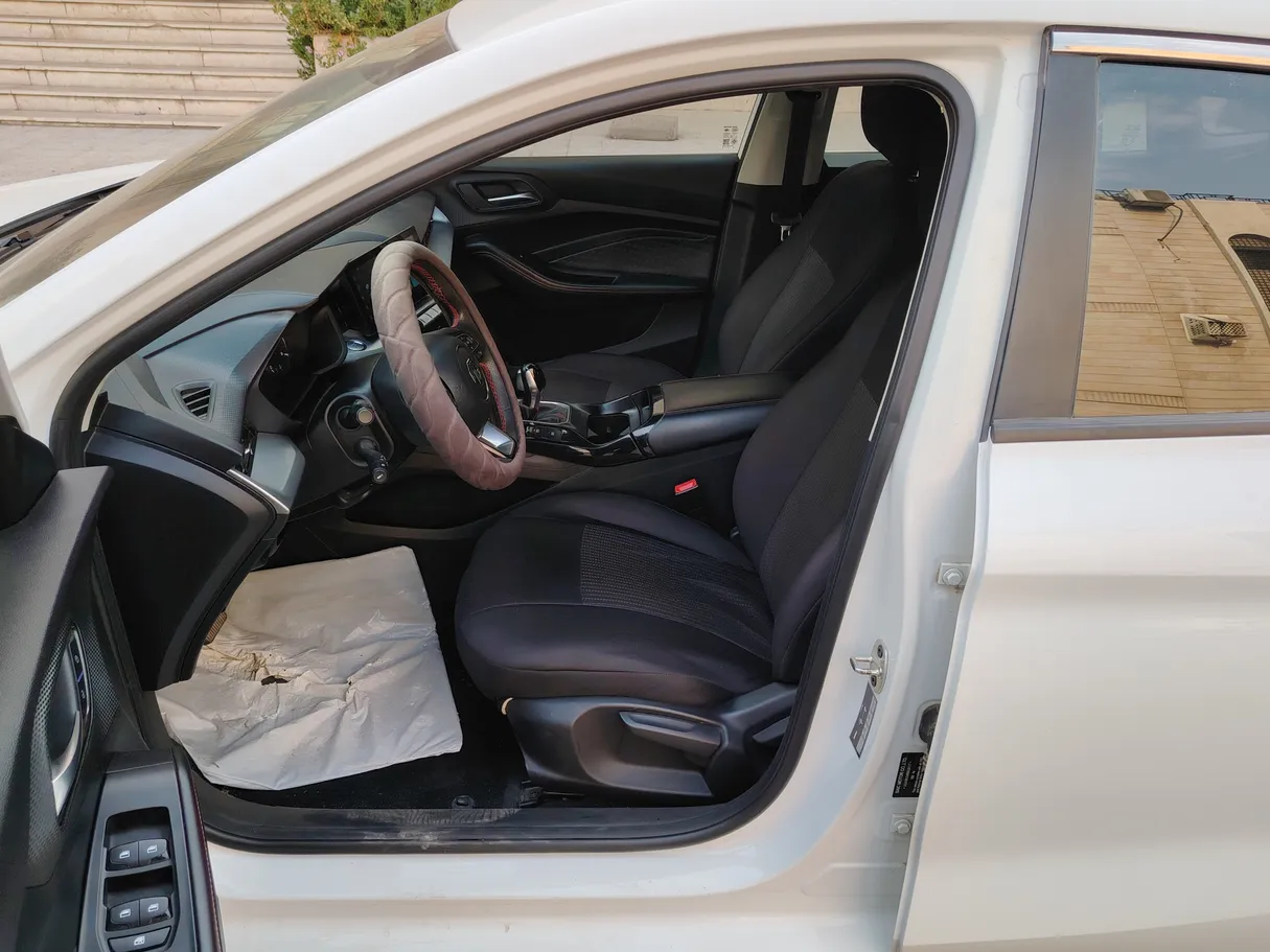Car image 13