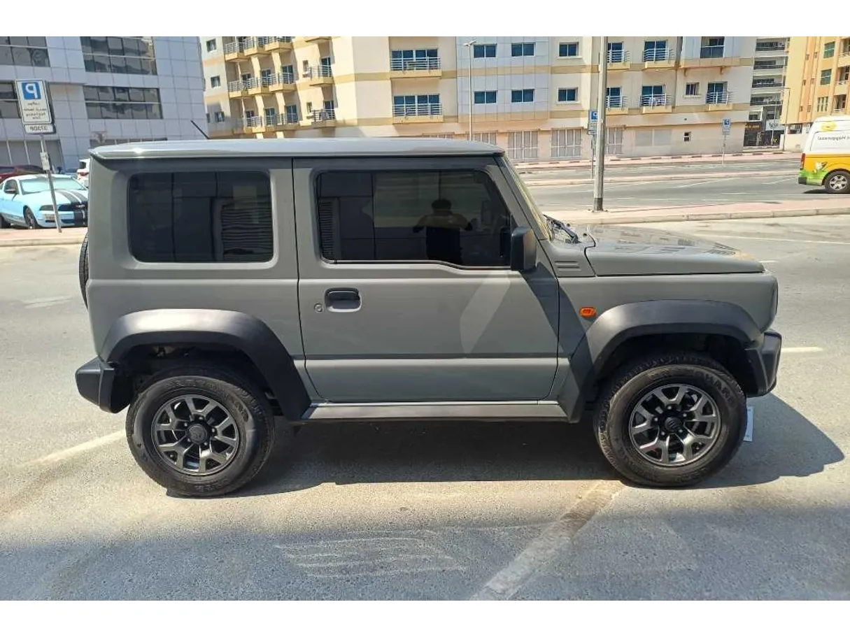 Car image 8