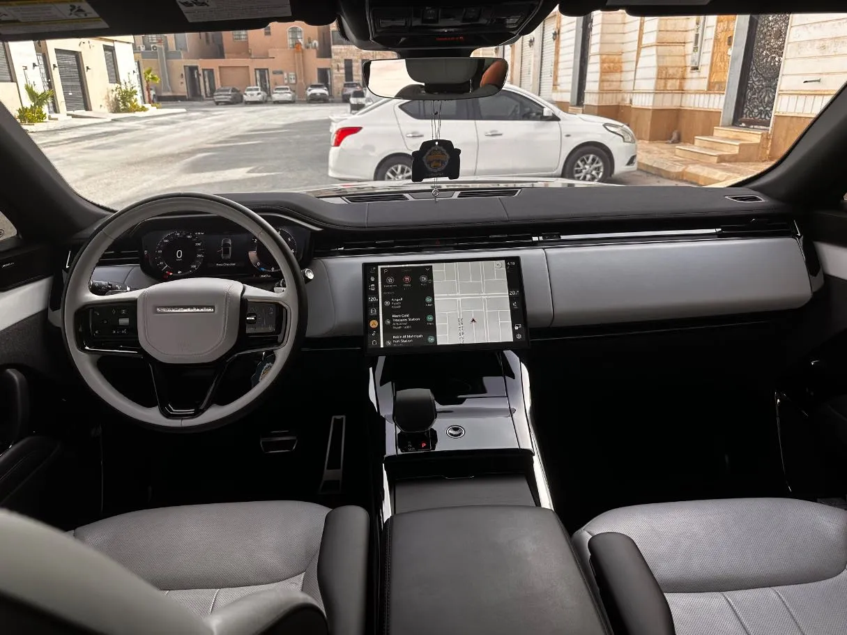 Car image 18