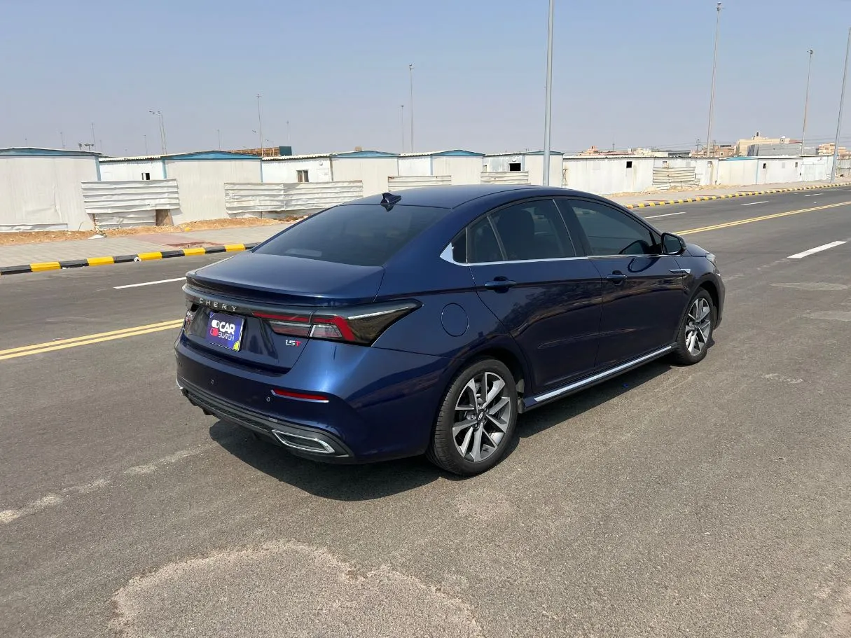Car image 5
