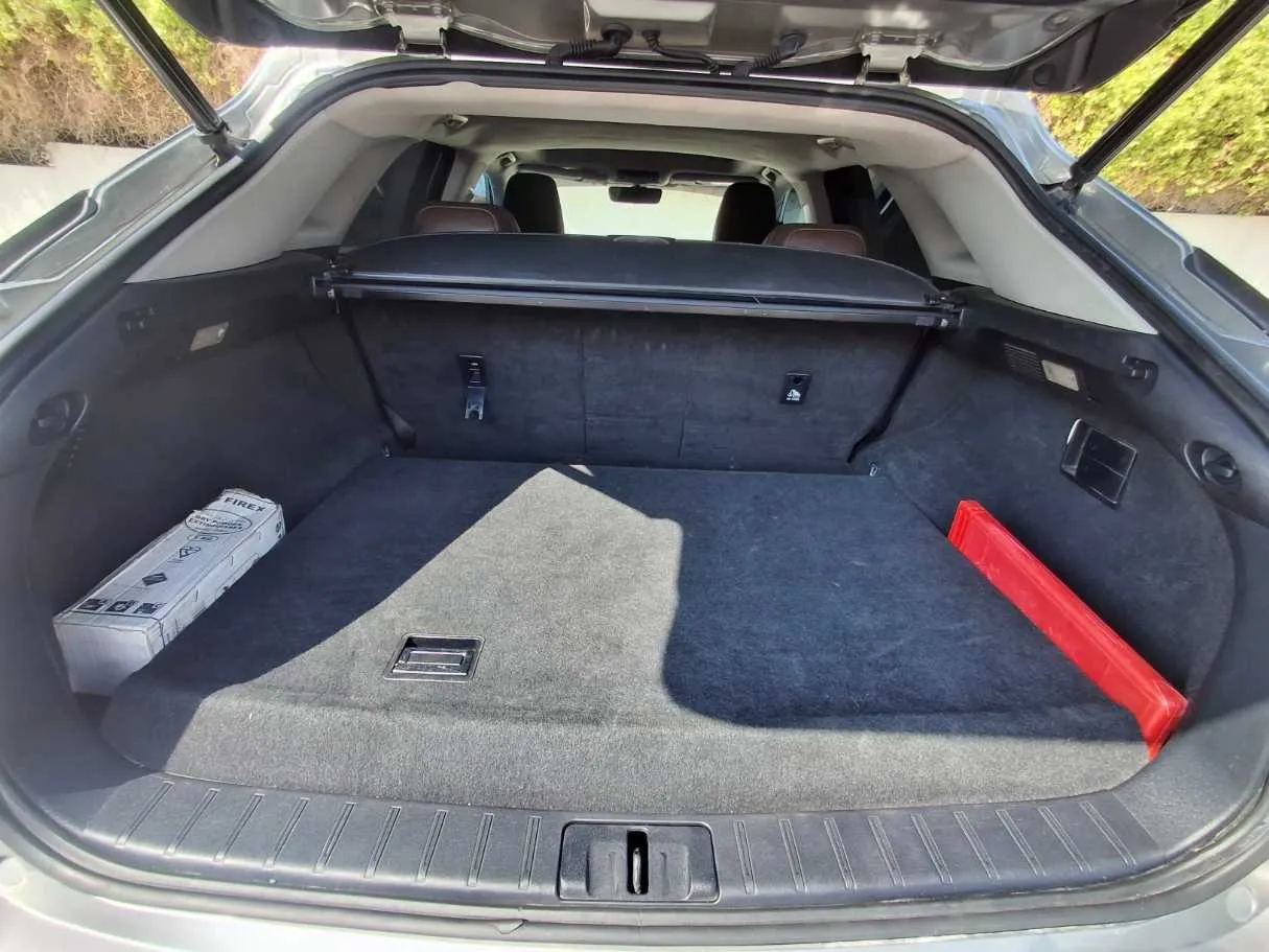 Car image 19
