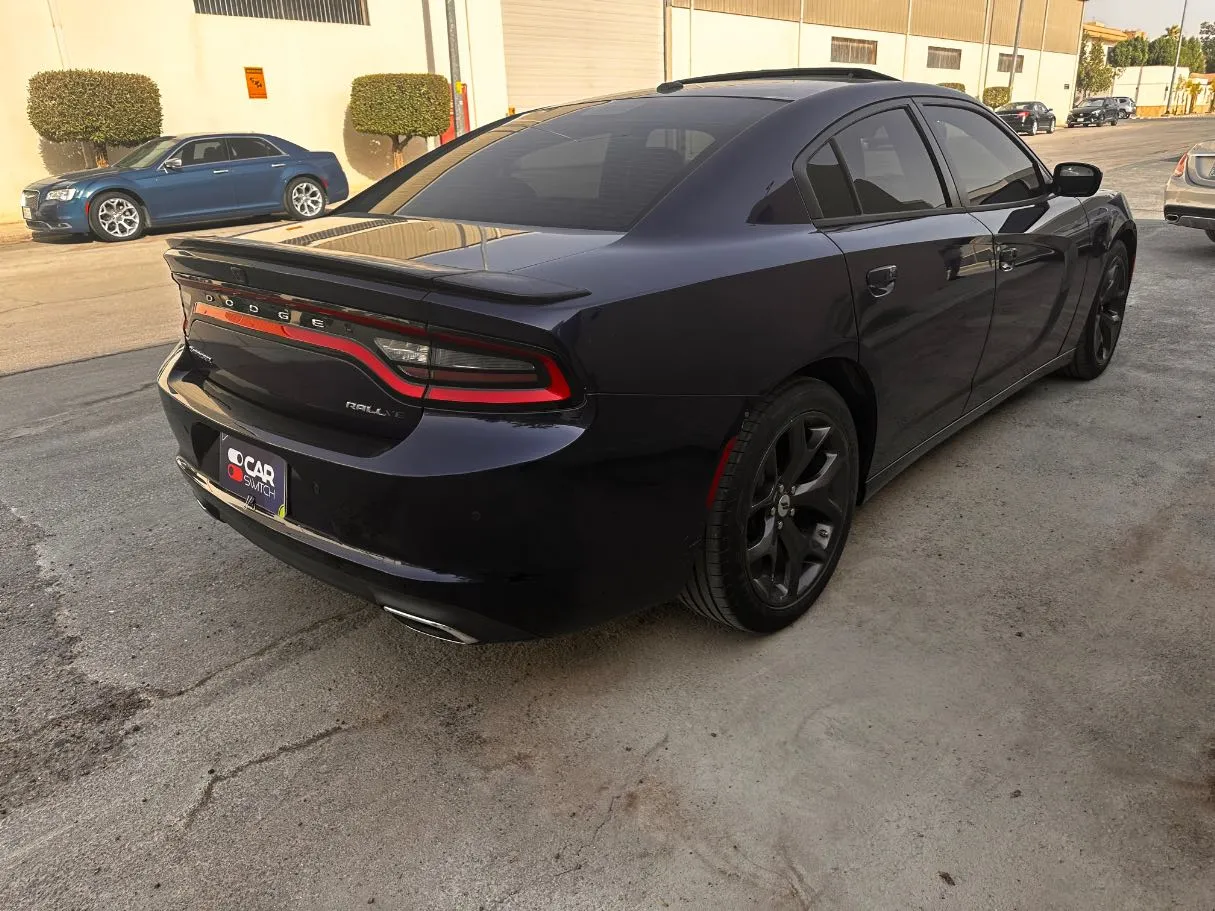 Car image 5