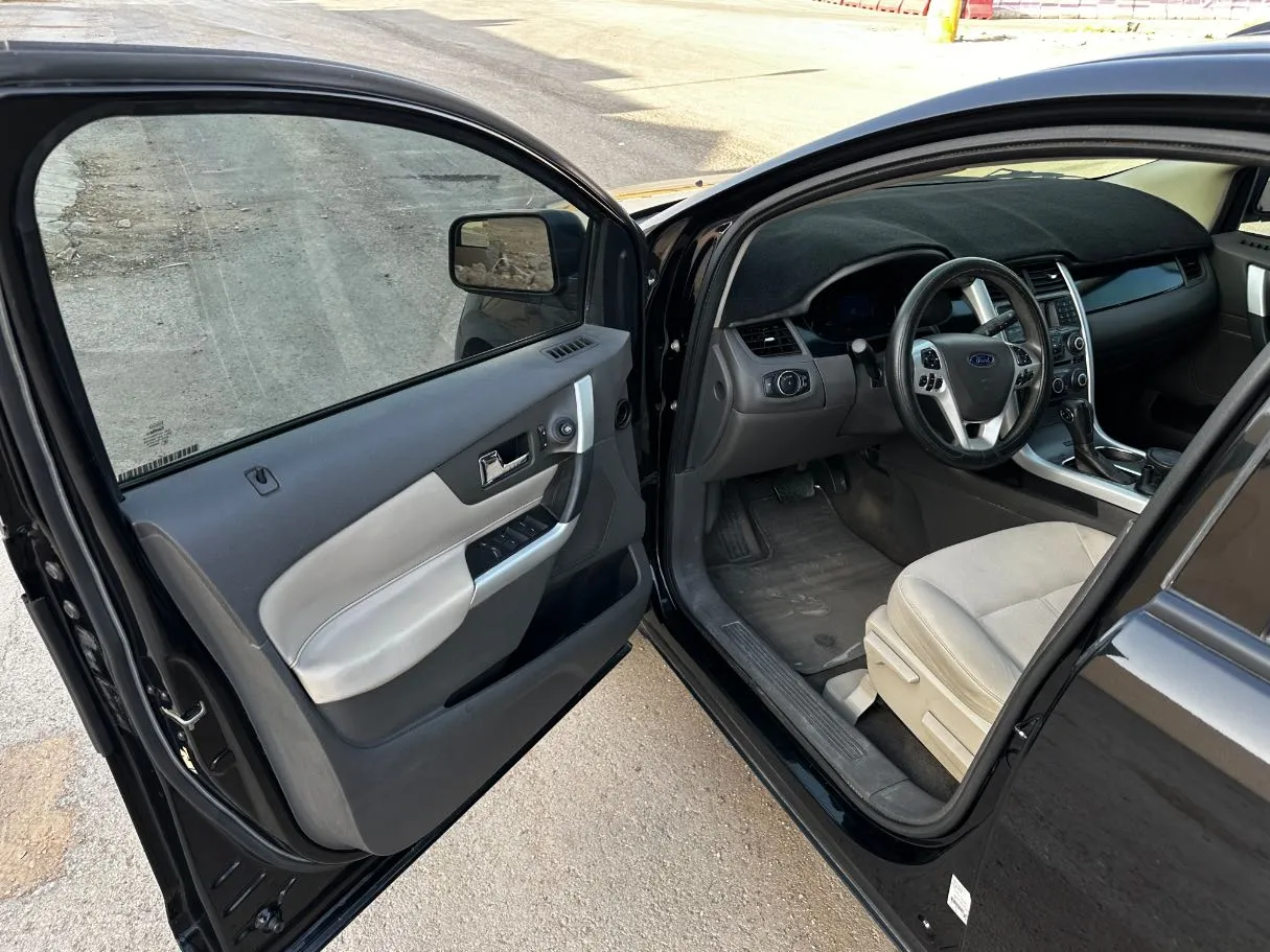 Car image 10