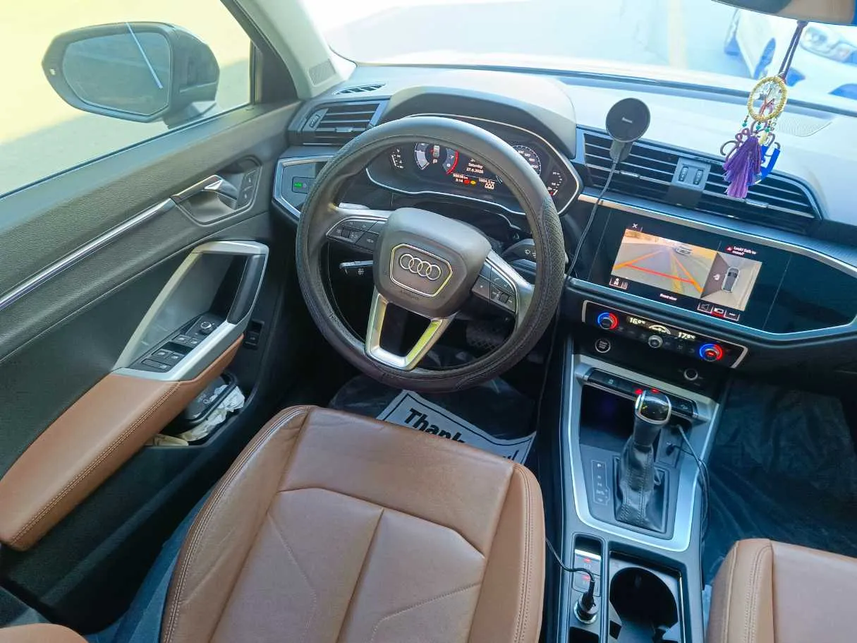 Car image 27