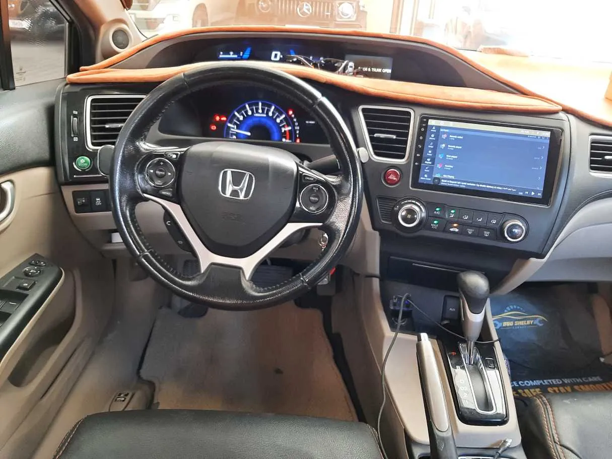 Car image 12