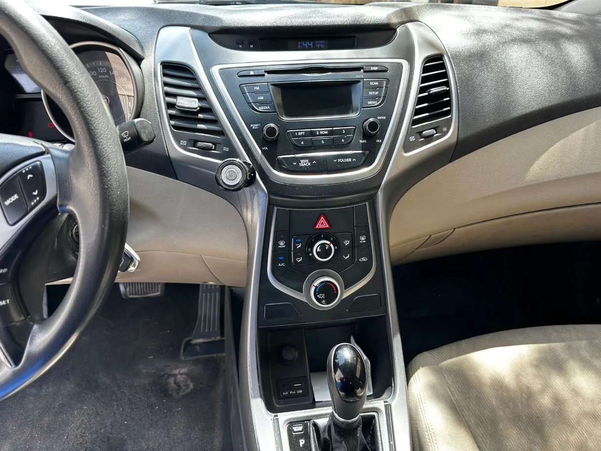 Car image 19