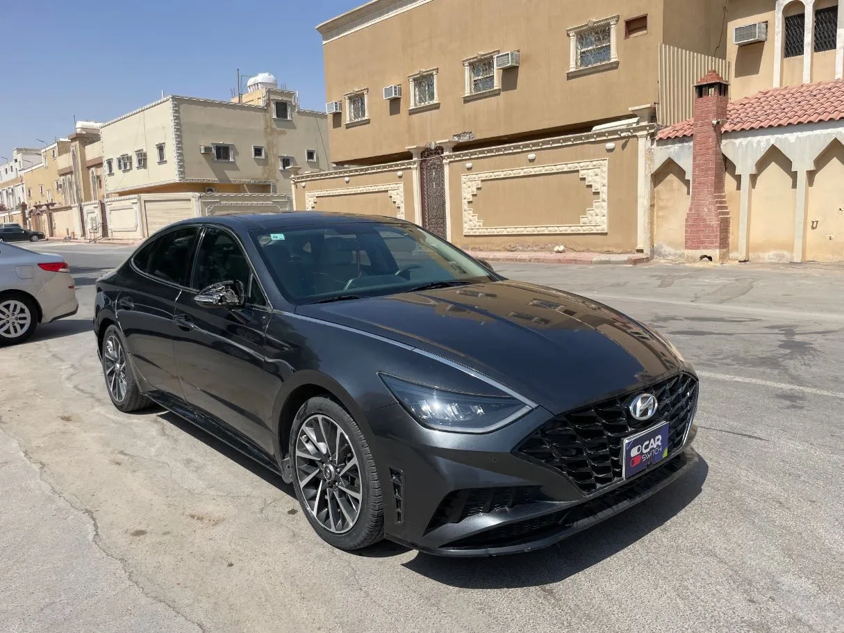 Car image 3
