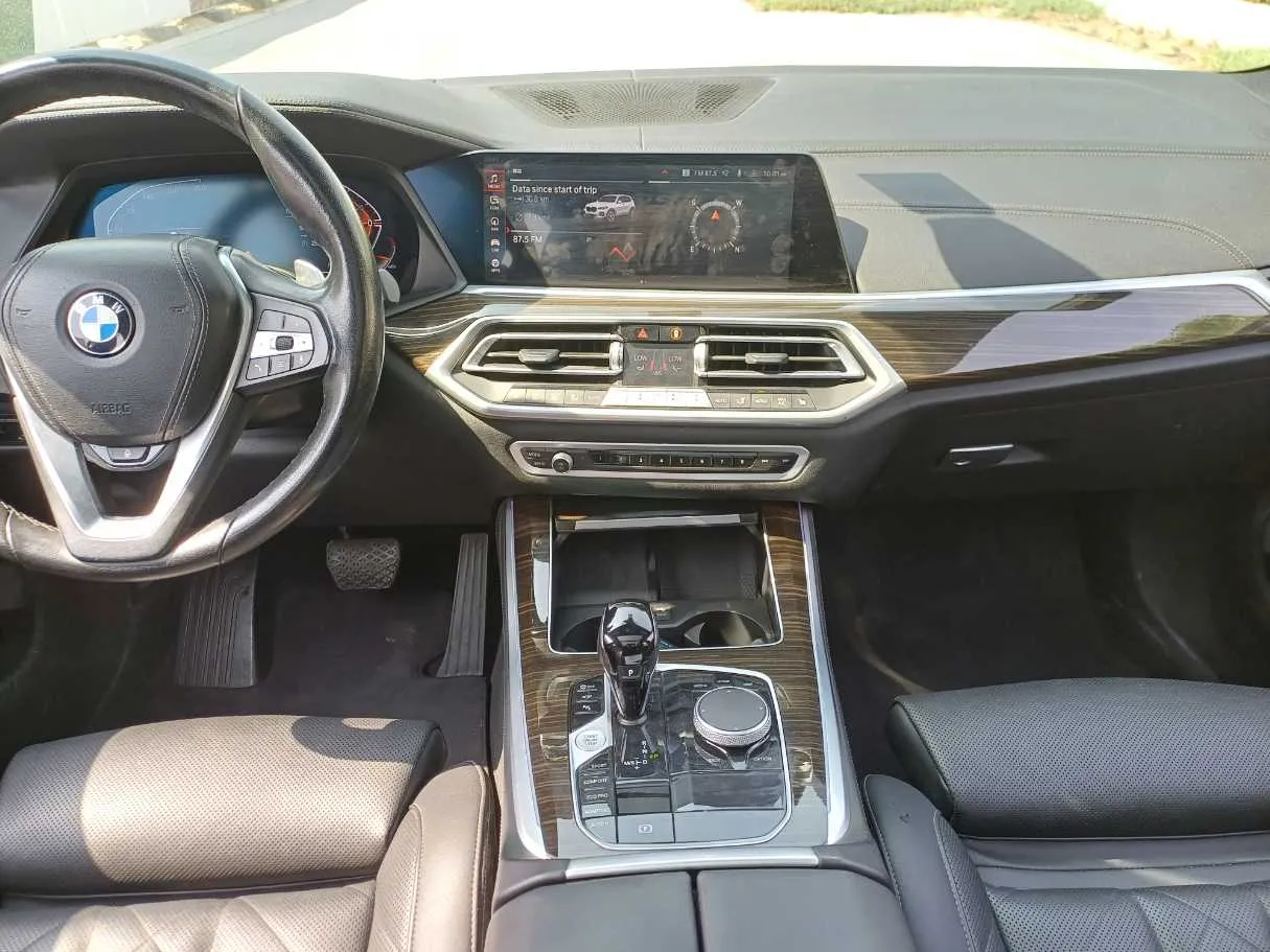 Car image 17