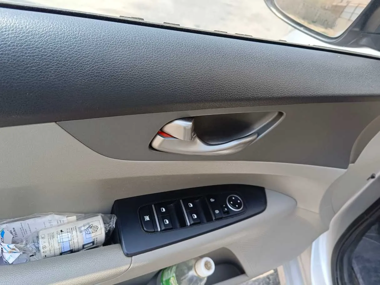Car image 26