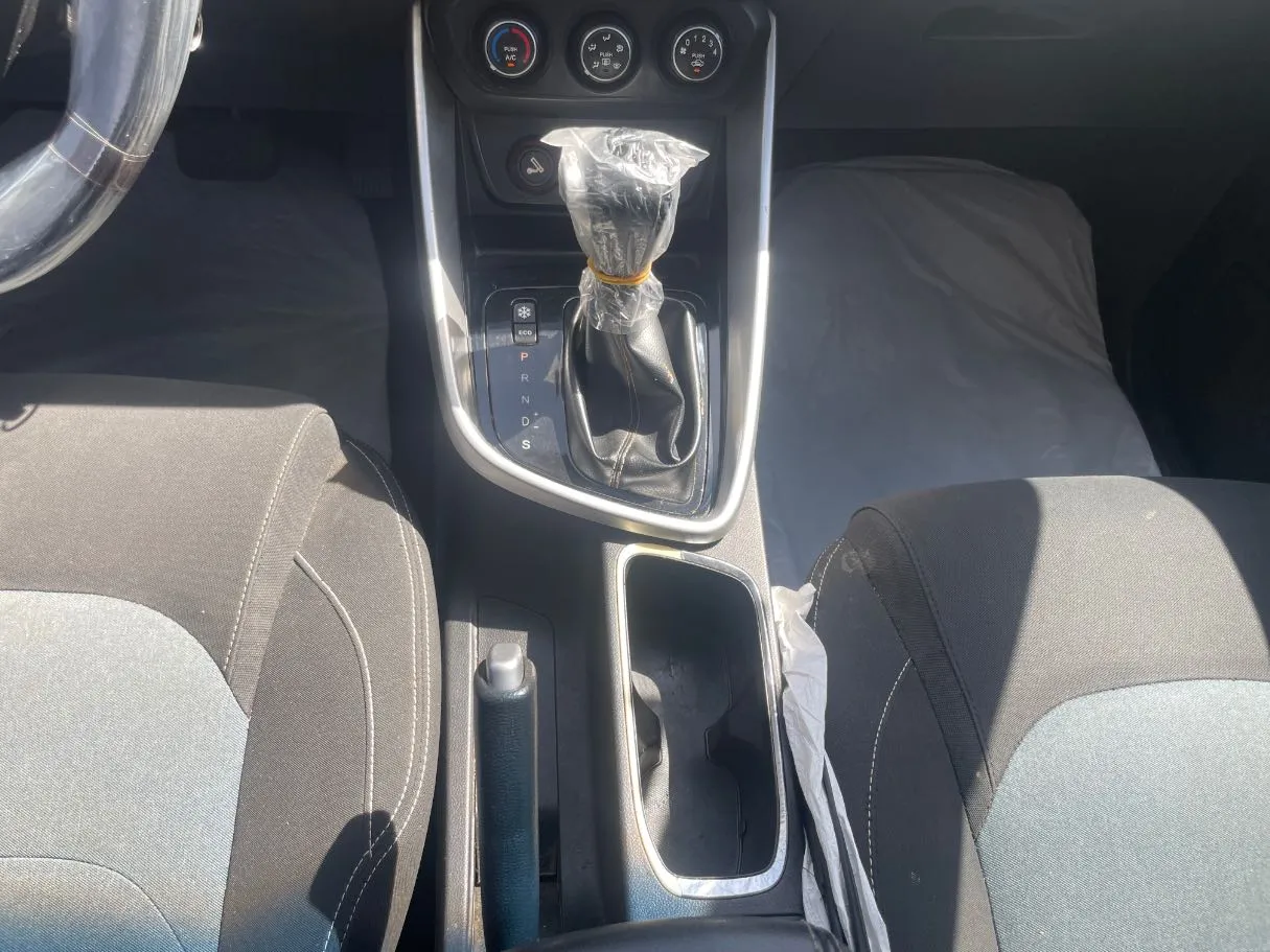 Car image 17
