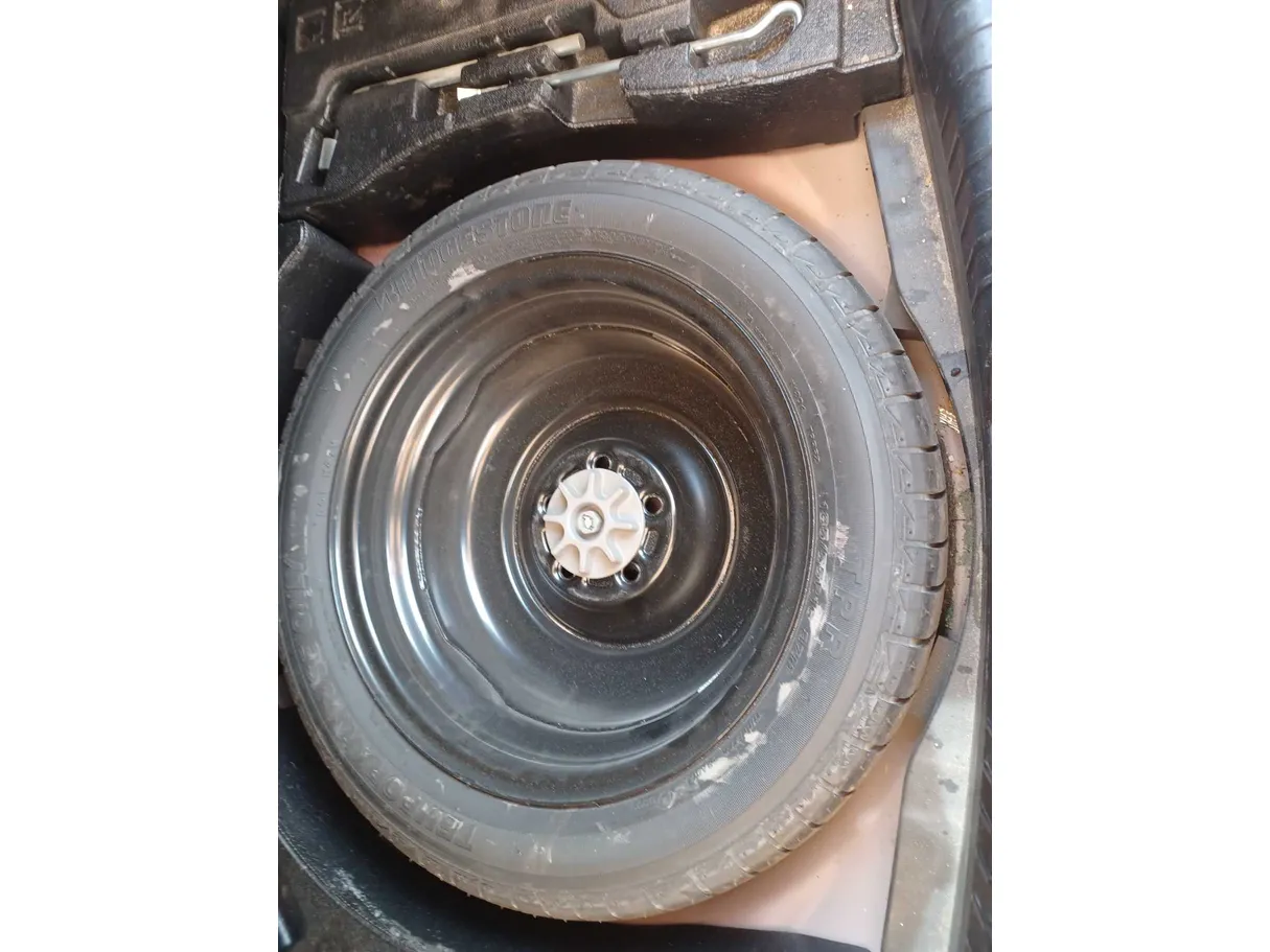 Car image 25