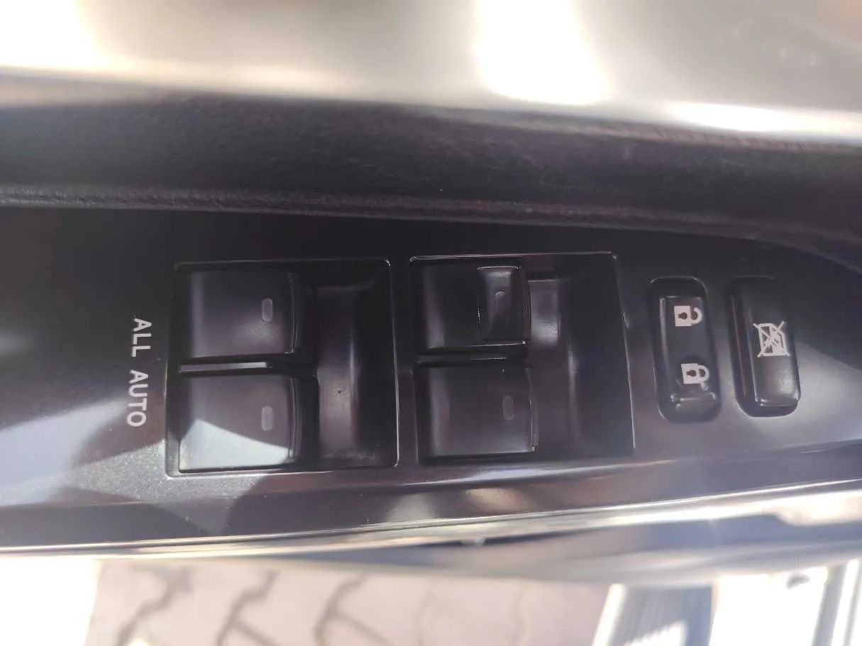 Car image 34