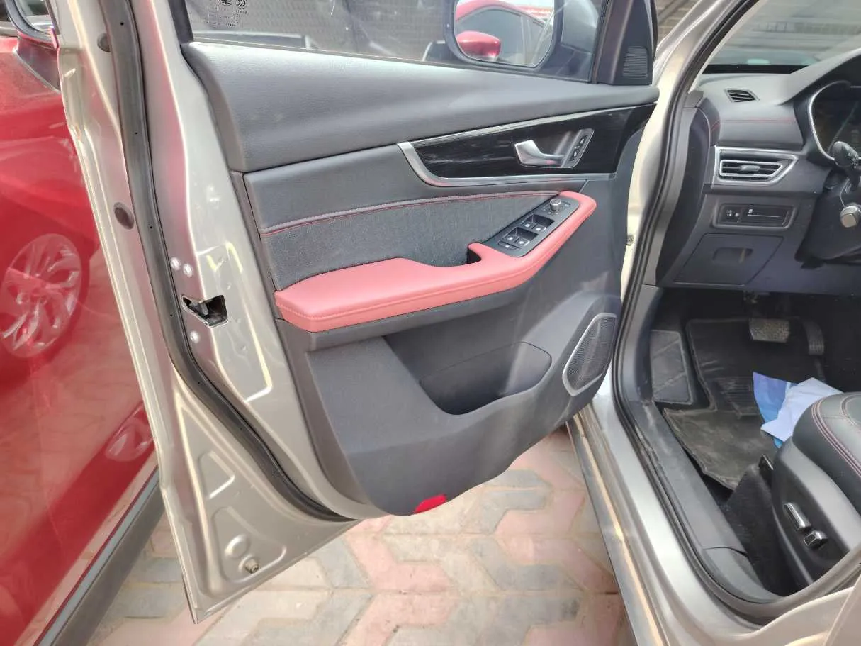 Car image 11