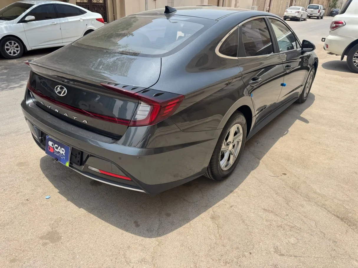 Car image 5