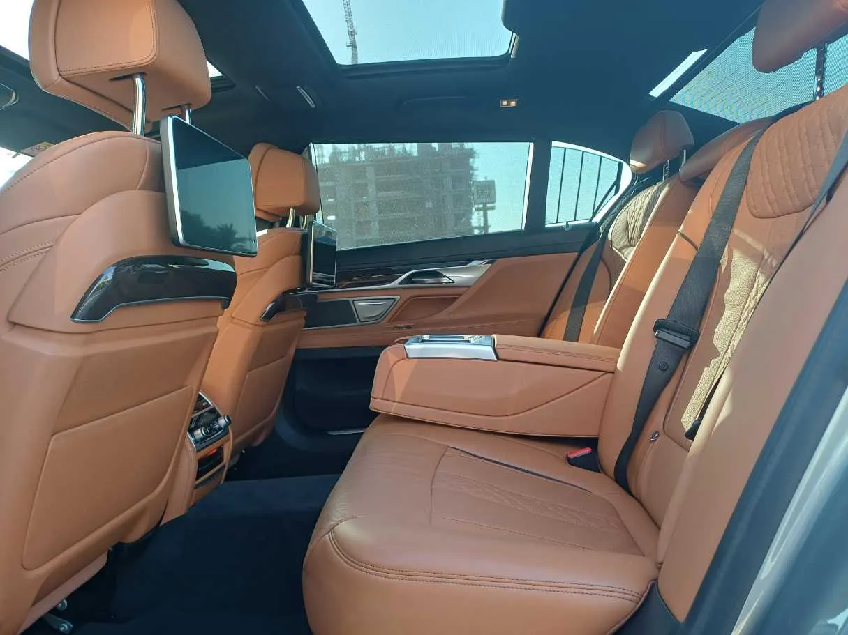 Car image 13