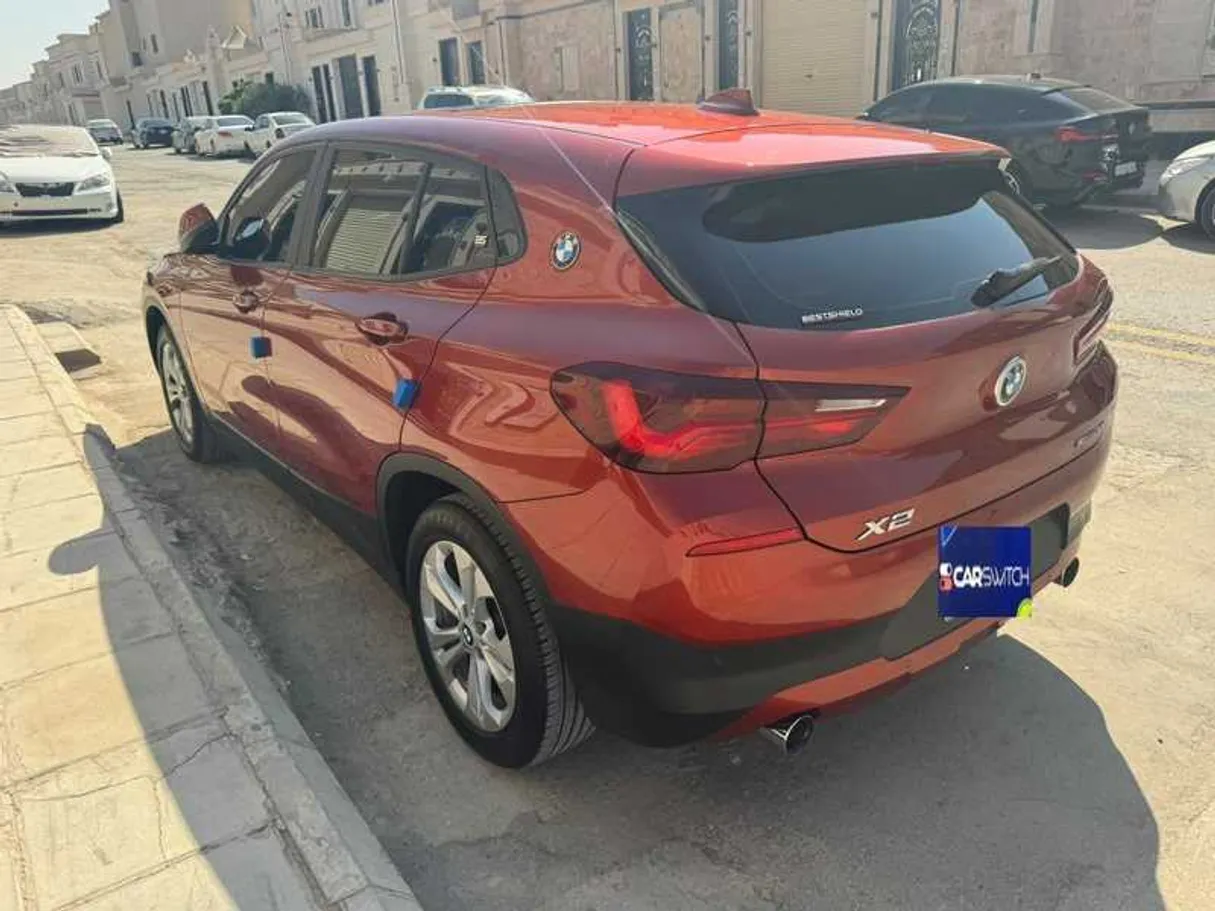 Car image 9