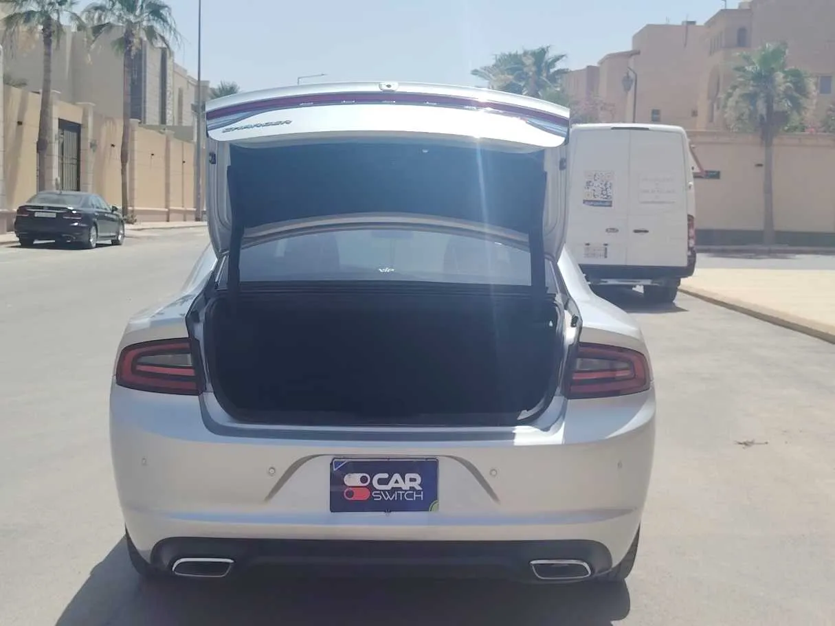 Car image 26