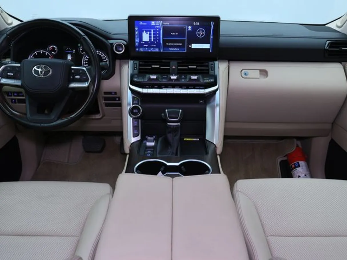 Car image 14
