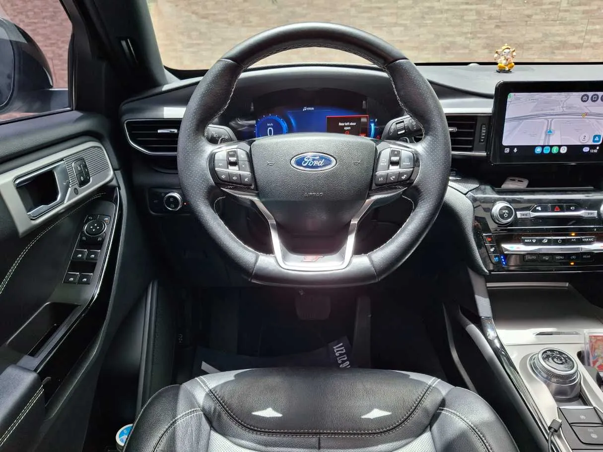 Car image 17