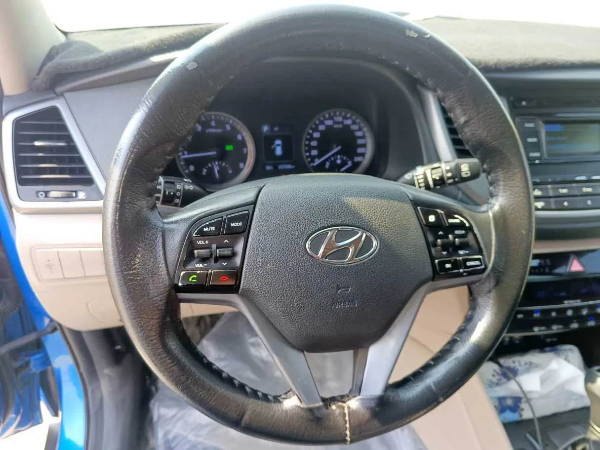 Car image 24