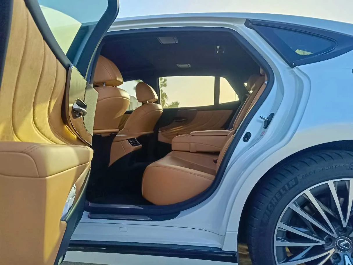 Car image 21