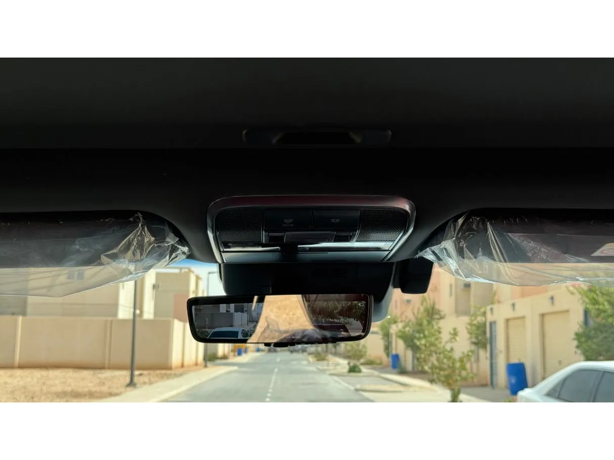 Car image 26