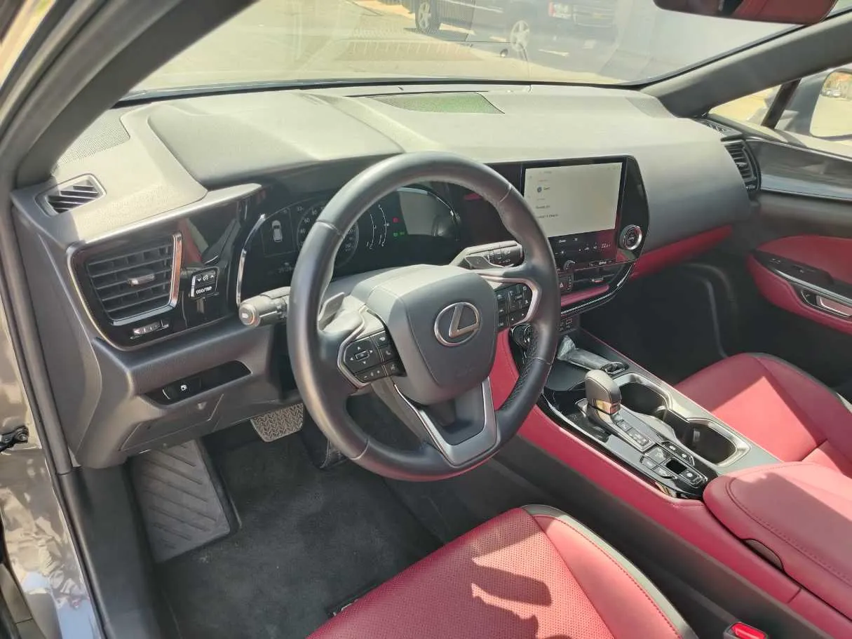 Car image 14