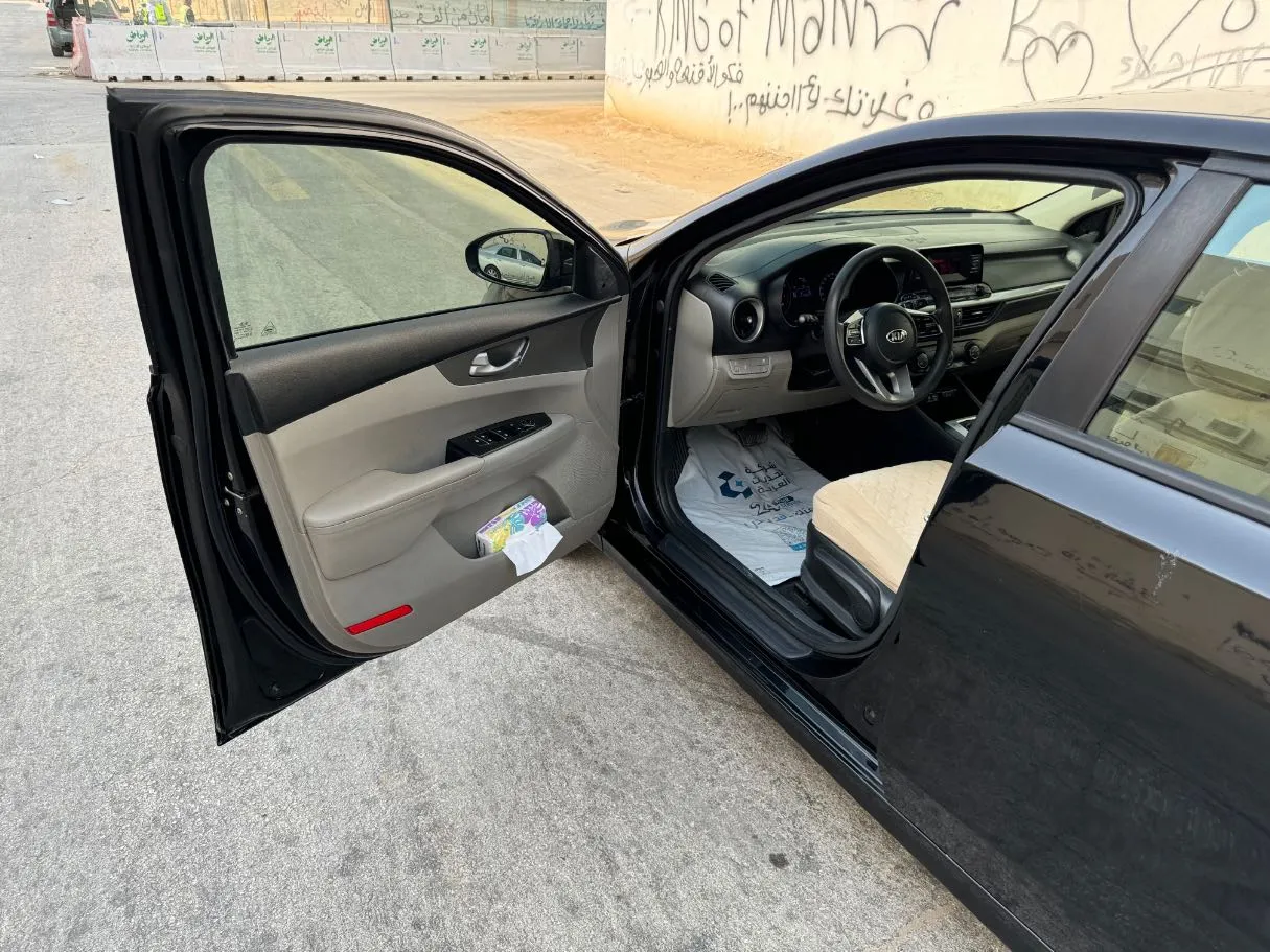 Car image 10
