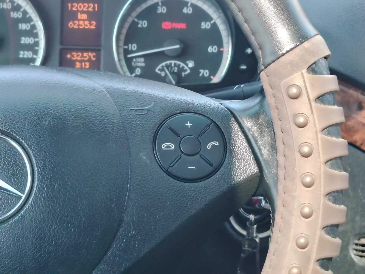Car image 35